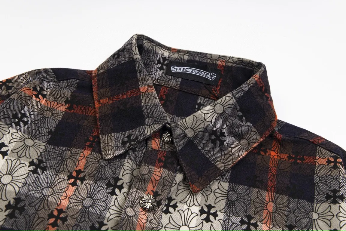 🅿️260 New: Style number: B132 Chrome Hearts classic cashew flower cross all-over printed jacquard long-sleeved casual shirt 1️⃣Customized original jacquard fabric, high-quality pure cotton jacquard plaid fabric, soft and comfortable to the touch, a very high-quality fabric! 2️⃣The details of the workmanship are perfectly controlled. The lining is made of vest hemming, and the cuffs are made of double cross leather labels. It is different from the ordinary version. The collar is also designed with interlining, which shows high-end fashion and personality. The style is fashionable, simple and elegant, and it is a very versatile jacket! 4⃣️Complete accessories, all customized with original versions! Same style for men and women Color: Cashew Red Size: S, M, L, XL